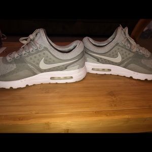 NIKE AIR MAX ZERO BR PALE GREY/WHITE SIZE 9.5